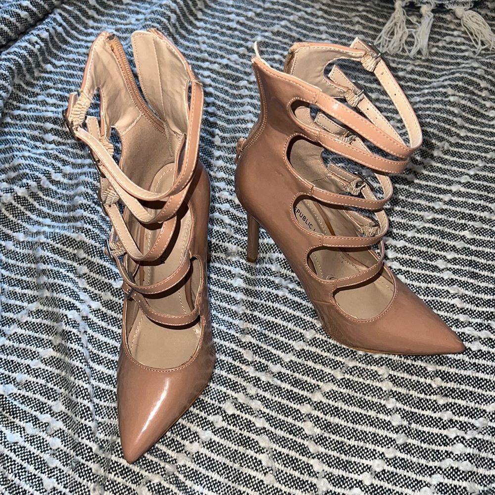 Size 7 blush pumps